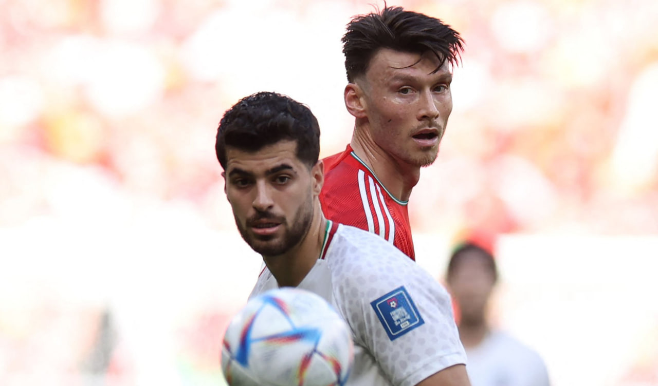 کیفر مور مهاجم تیم ملی ولز و سعید عزت اللهی هافبک تیم ملی ایران - جام جهانی 2022 - لیگ برتر ایران