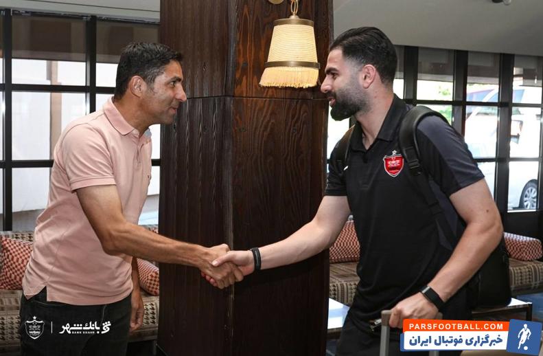 خوش بش گرم وحید هاشمیان با بازیکنان پرسپولیس در هتل محل اقامتشان در ترکیه