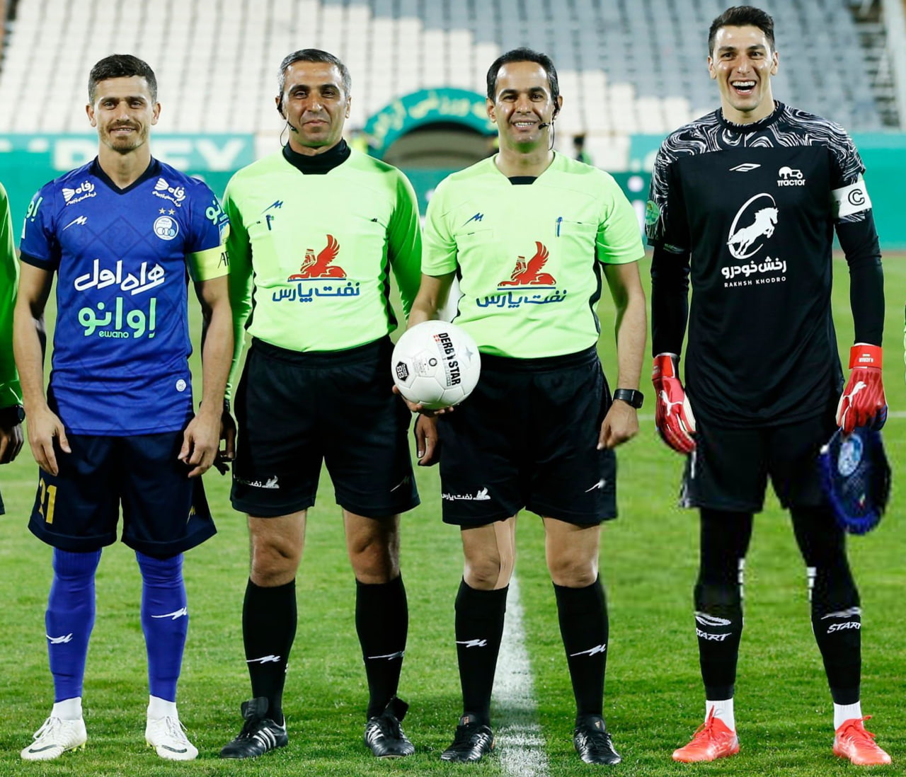 محمدرضا اخباری دروازه بان سابق تراکتور و گل گهر و گزینه استقلال تهران وبازیکن سپاهان اصفهان - وریا غفوری مدافع سابق استقلال و سپاهان و مربی فوتبال ایران - لیگ برتر ایران