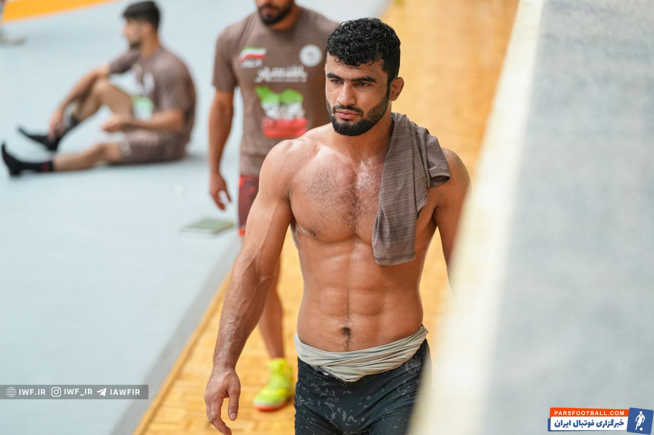 عضلات آماده علیرضا مهمدی، کشتی‌گیر برجسته ایران 