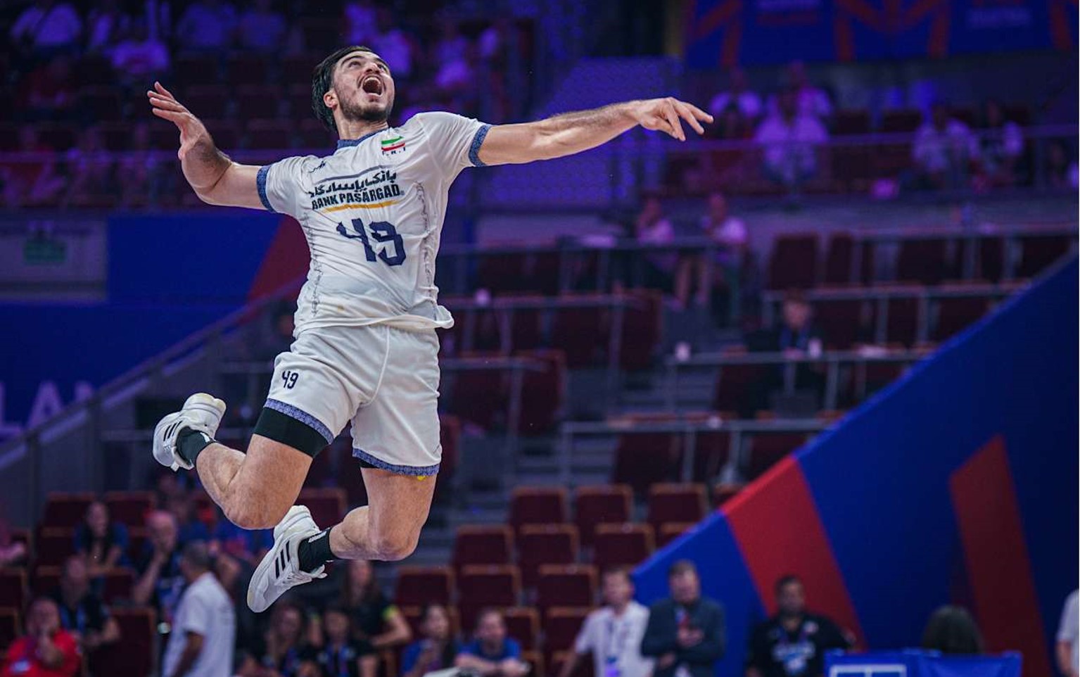 mortezasharifi-iranvolleyballnationalteam-nationleague-2025 مرتضی شریفی قطرپاسور تیم ملی والیبال ایران - در بازی با تیم ملی والیبال فرانسه - لیگ ملت های والیبال 2025