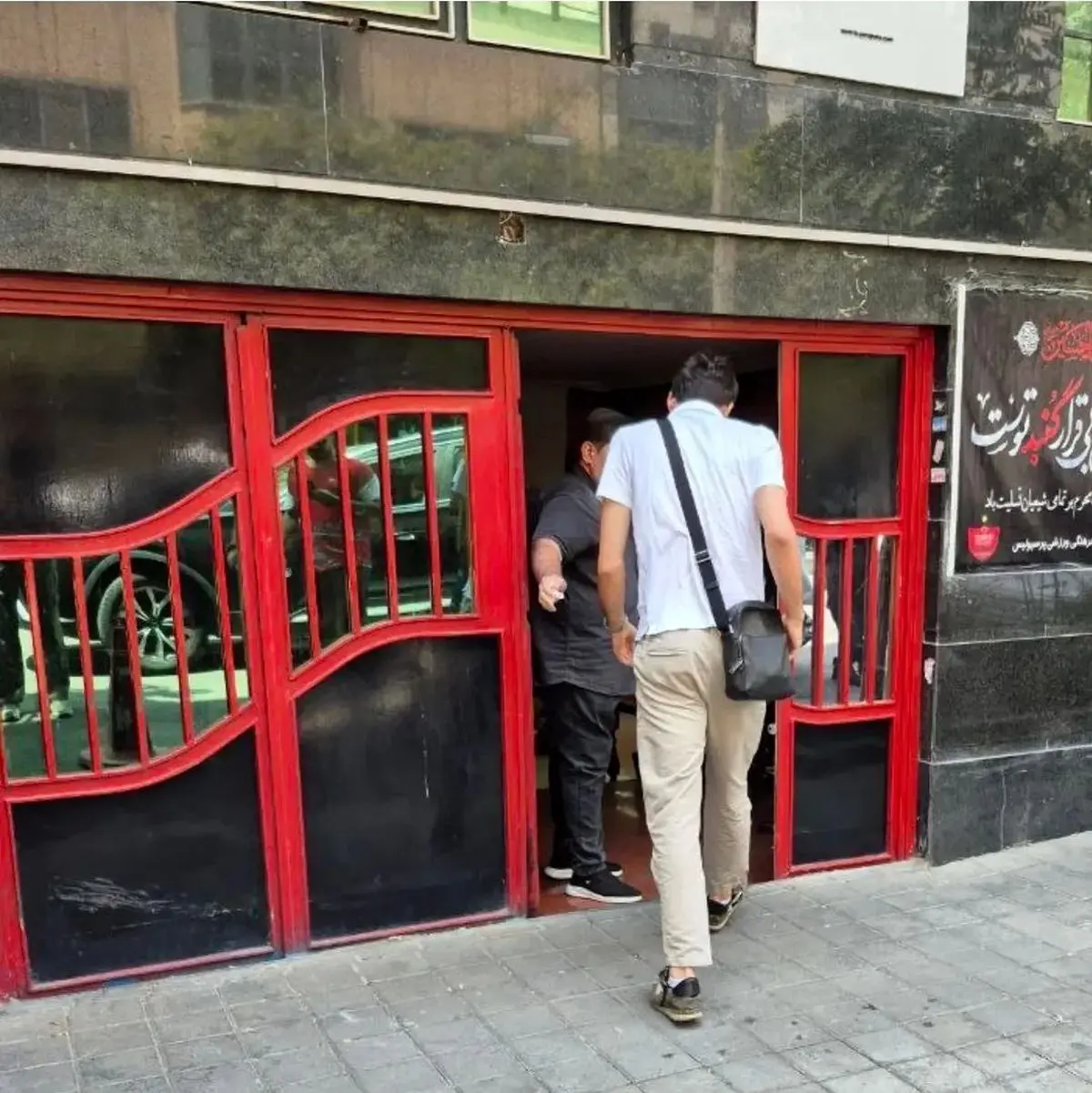 گئورگی گولسیانی مدافع پیشین پرسپولیس در محل این باشگاه حضور یافت