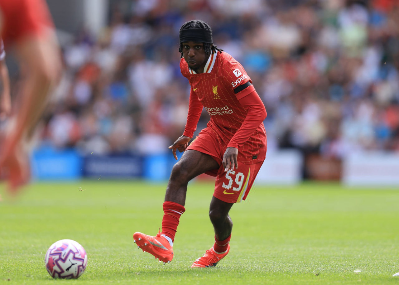 photo_2025-07-13_21-22-00 یرمی فریمپونگ فولبک هلندی در زمین - لیورپول