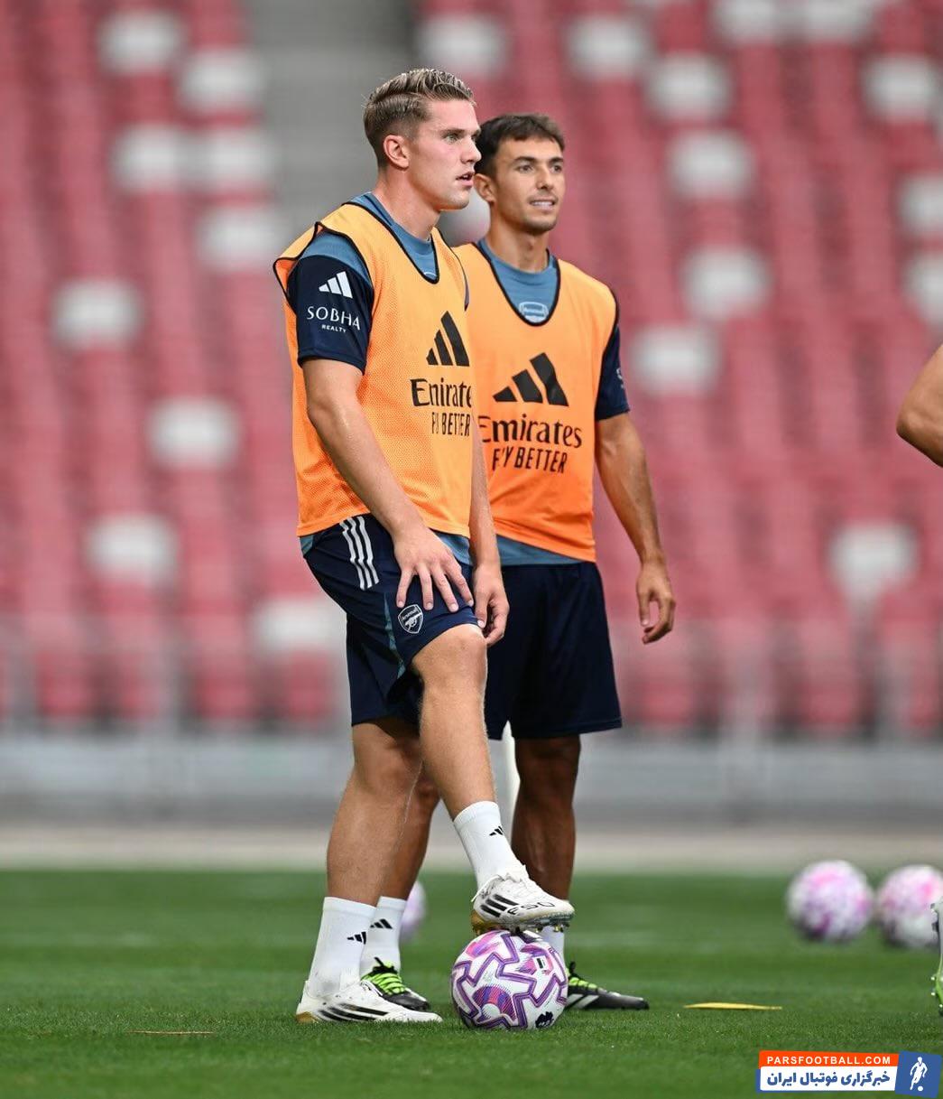 تصاویری از حضور ویکتور گیوکرش در تمرین تیم آرسنال 