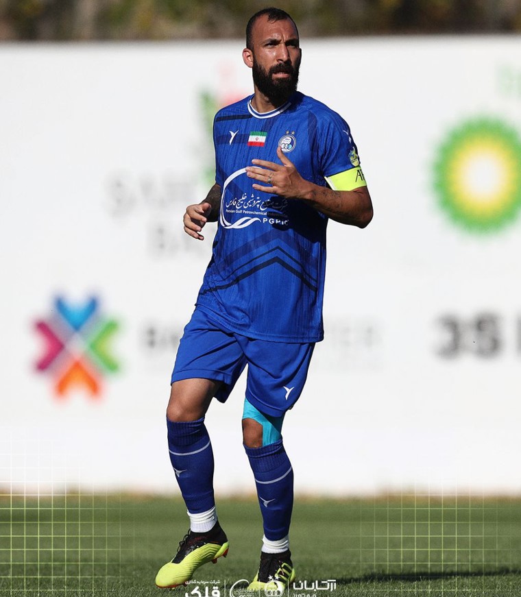 روزبه چشمی هافبک استقلال تهران با بازوبند کاپیتانی در اردوی ترکیه استقلال - لیگ برتر ایران