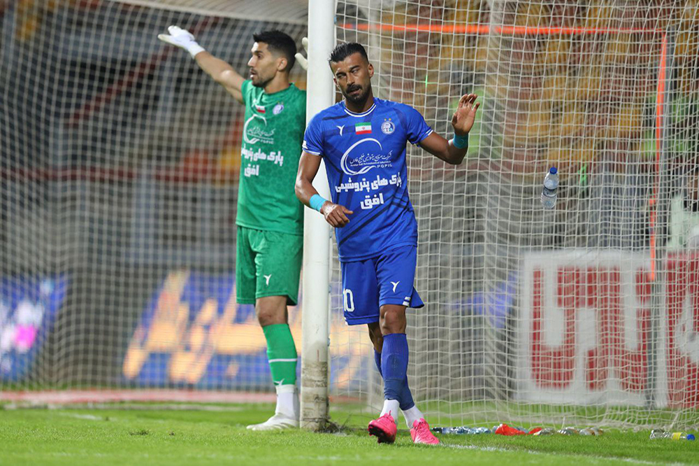 سیدحسین حسینی دروازه بان سابق استقلال و رامین رضاییان مدافع راست استقلال و بازیکن سابق سپاهان - لگی برتر ایران