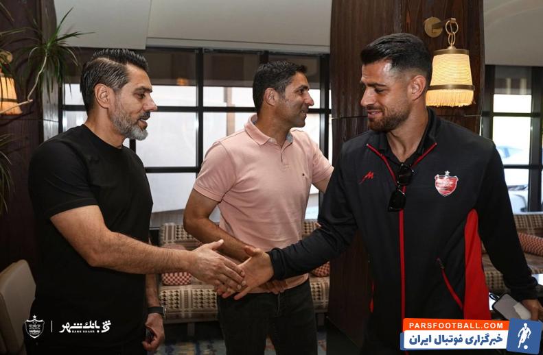 خوش بش گرم وحید هاشمیان با بازیکنان پرسپولیس در هتل محل اقامتشان در ترکیه