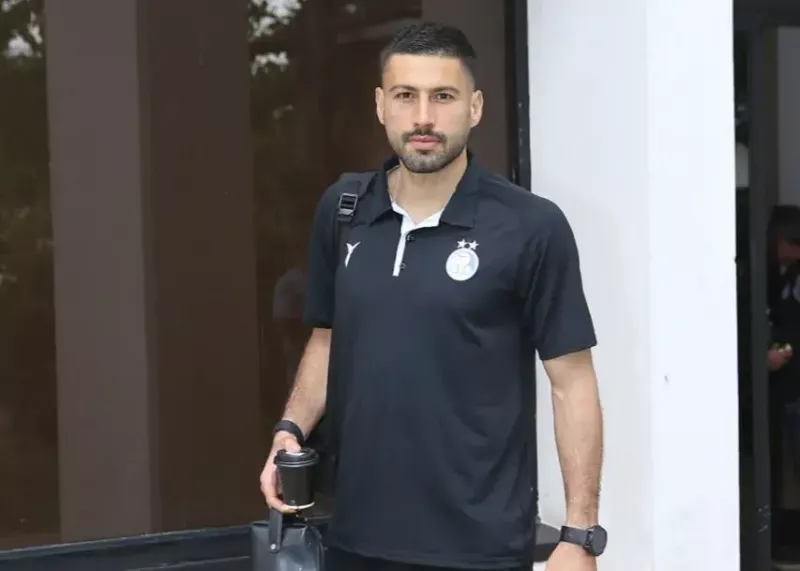 ایمان سلیمی ستاره استقلال در مراسم عزاداری حضور پیدا کرد