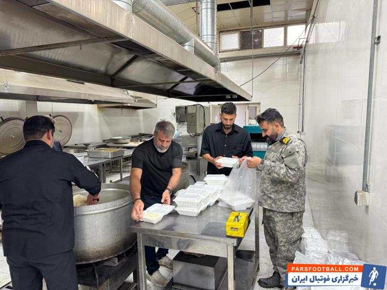 ایمان سلیمی ستاره استقلال در مراسم عزاداری حضور پیدا کرد