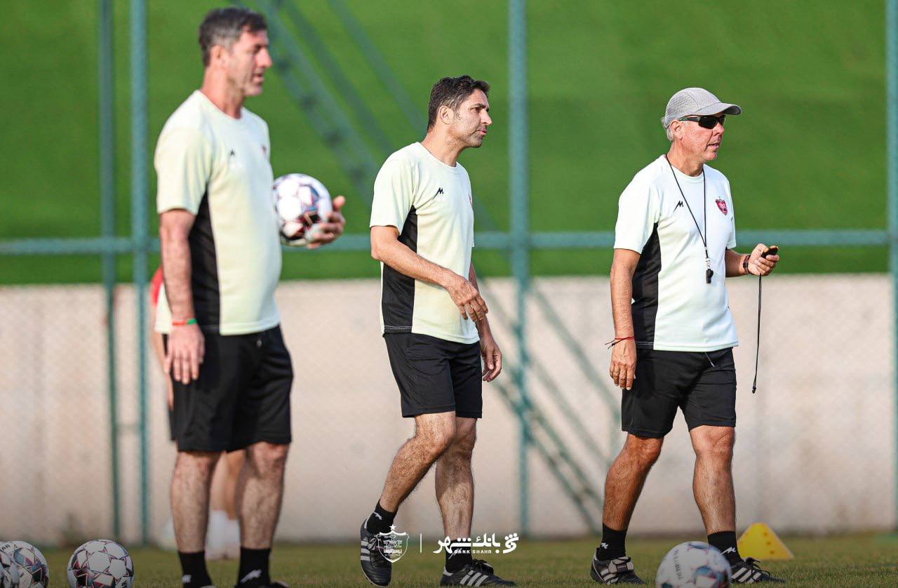 وحید هاشمیان سرمربی پرسپولیس و کریم باقری مربی پرسپولیس - لیگ برتر ایران