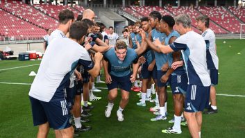 تصاویری از حضور ویکتور گیوکرش در تمرین تیم آرسنال