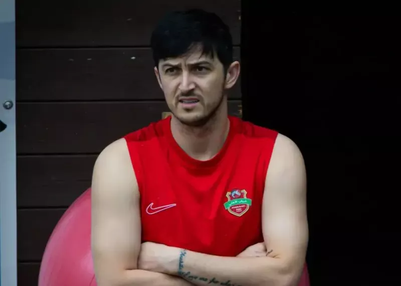 سردار آزمون زیر پست آخر خود کنایه عجیبی به پرسپولیس زد ؛ «داور، داور، داور»