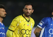 آنتونیو آدان دروازه‌بان استقلال پس از بازی با ذوب‌آهن از اتوبوس تیمش جا ماند