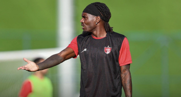 مشکل بدهی تیوی بیفوما برای همراهی پرسپولیس برطرف شد