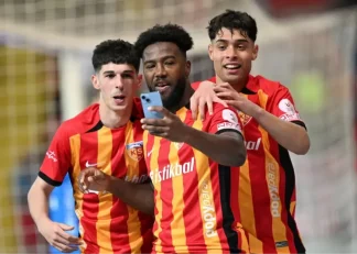 انتقال داکنز نازون به باشگاه استقلال تهران وارد مراحل نهایی شد