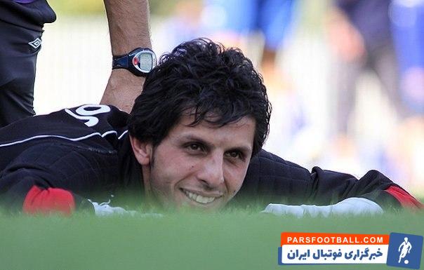 تصویر وحید طالبلو کاپیتان پیشین استقلال در کنار مرحوم محمود فرشچیان