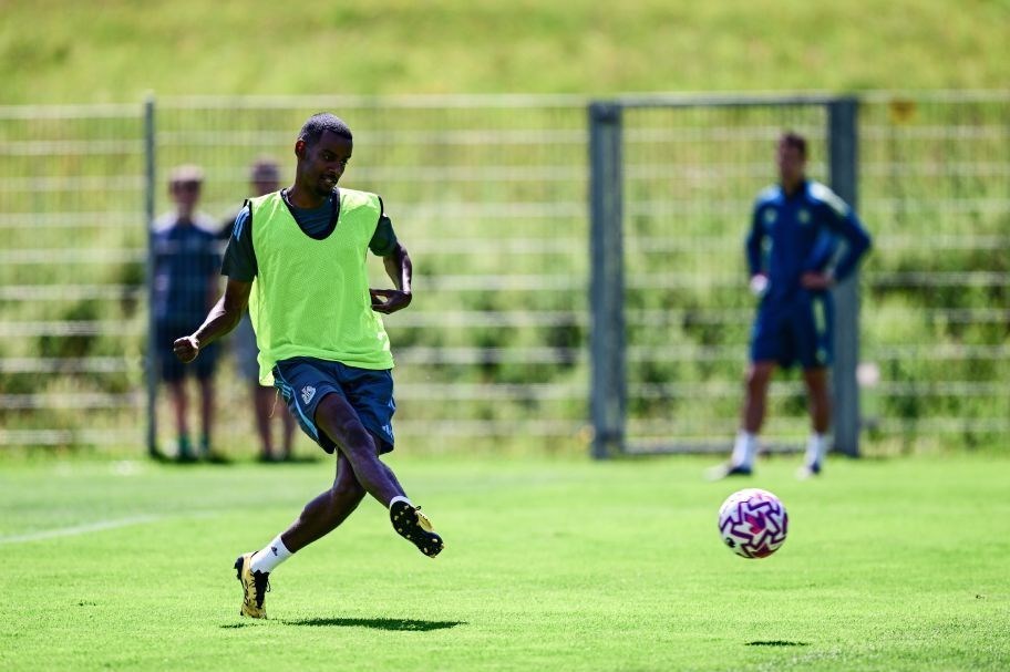 14040530110445802337597910 تیم فوتبال لیورپول انگلیس ,