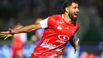 کلیپ رقص معروف محمدحسین کنعانی زادگان پس از برتری پرسپولیس مقابل سپاهان