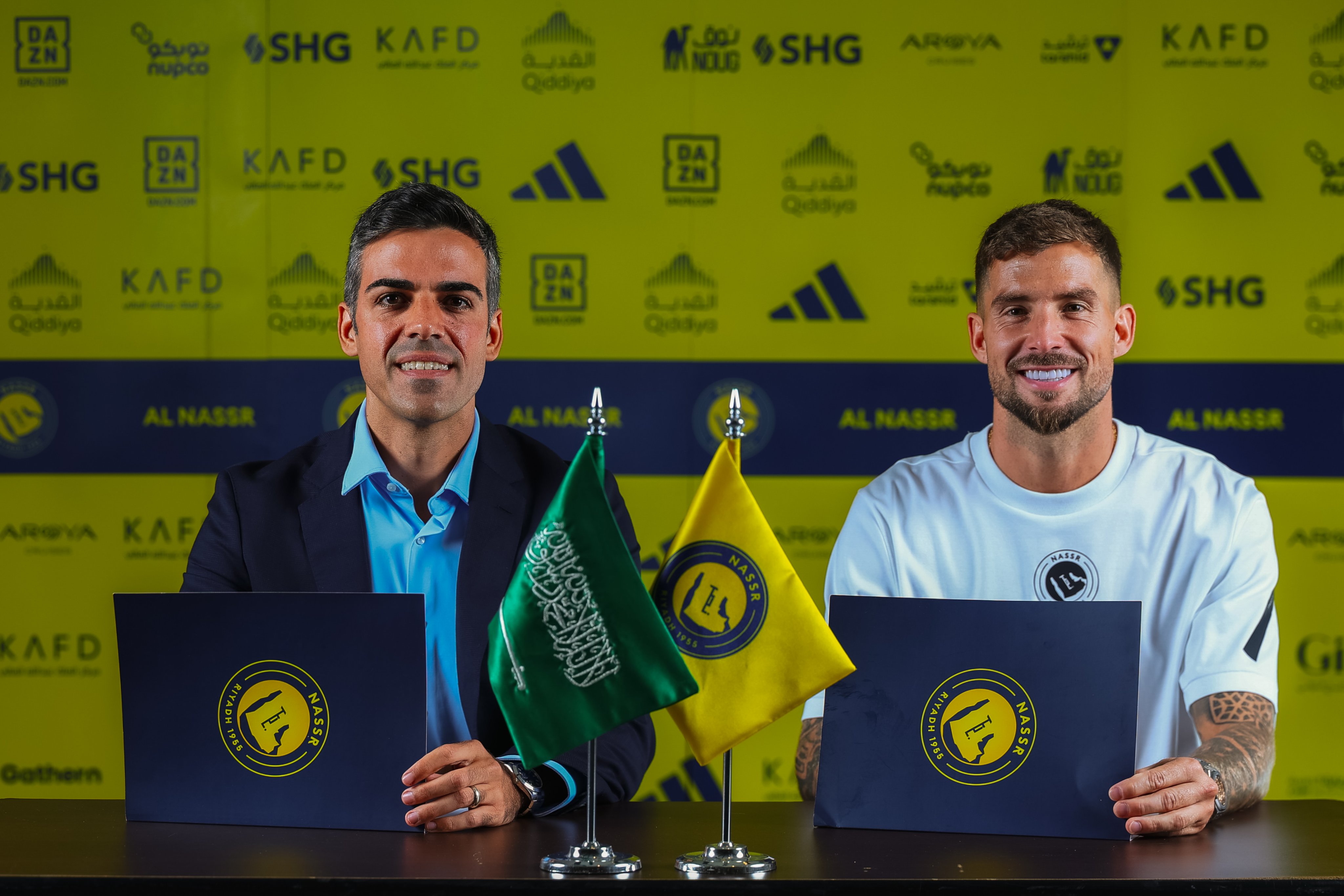 20250810_030156 رونمایی النصر عربستان از مدافع سابق بارسلونا