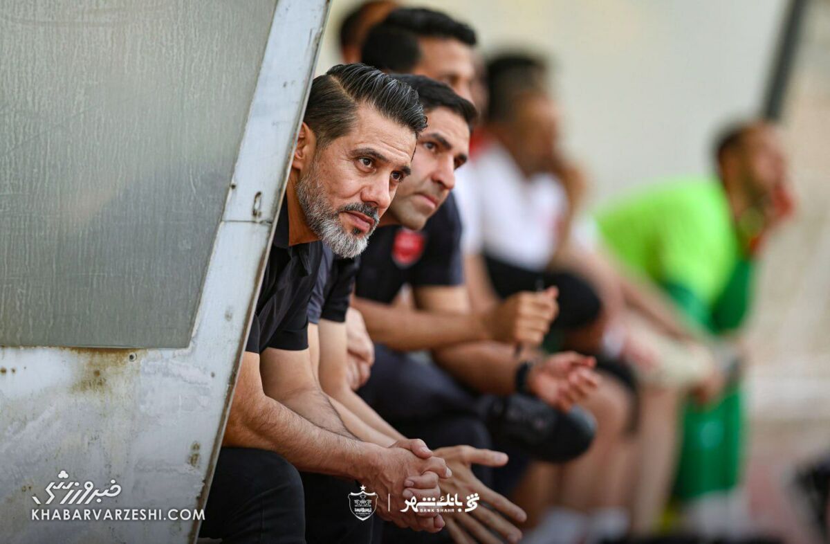 تصویر کمتر دیده شده از وحید هاشمیان روی نیمکت پرسپولیس