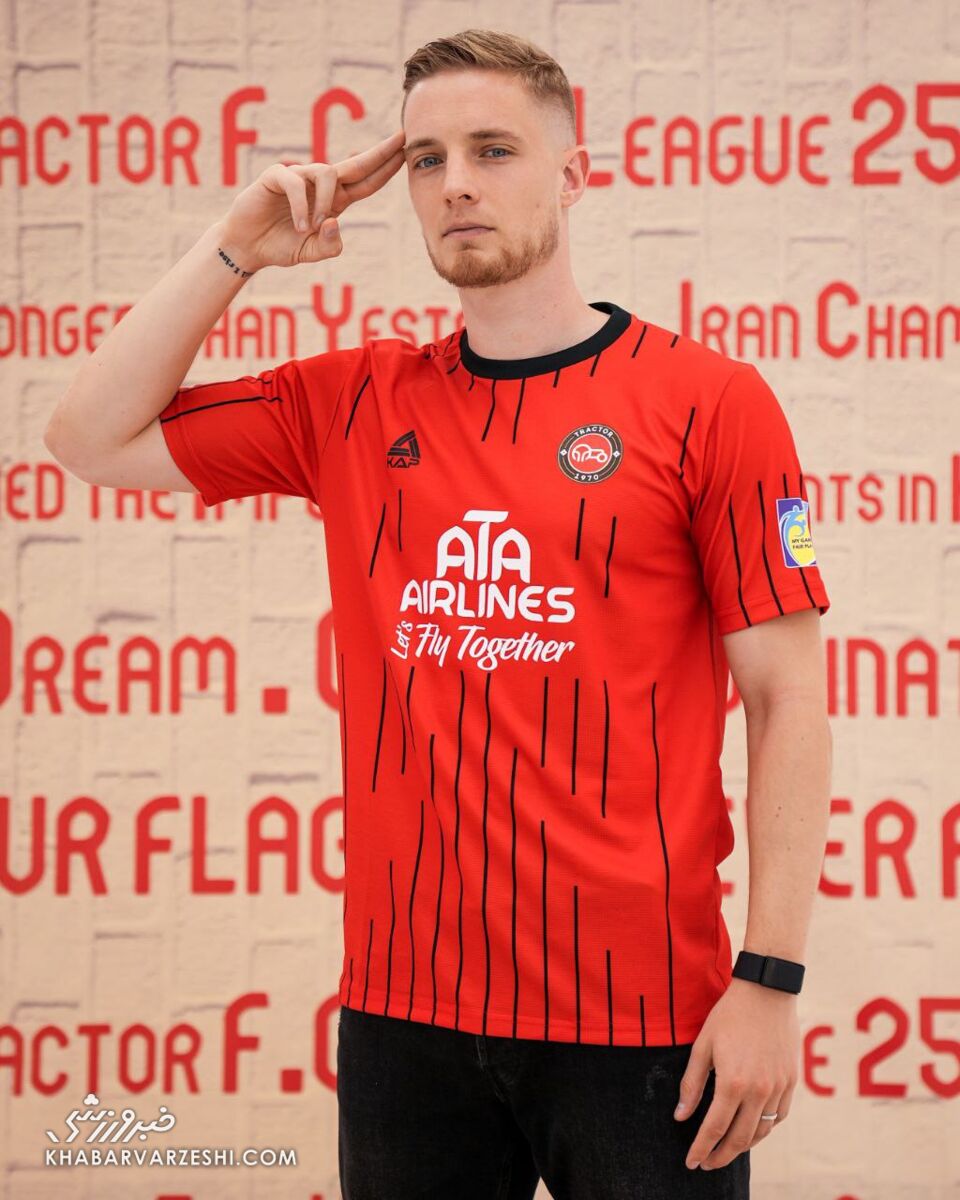 399359 رقیب استقلال رنگ قرمز را به رخ کشید! +عکس