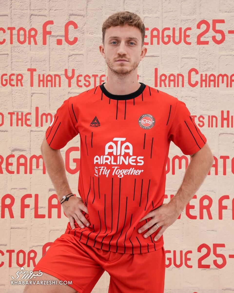 399364 رقیب استقلال رنگ قرمز را به رخ کشید! +عکس