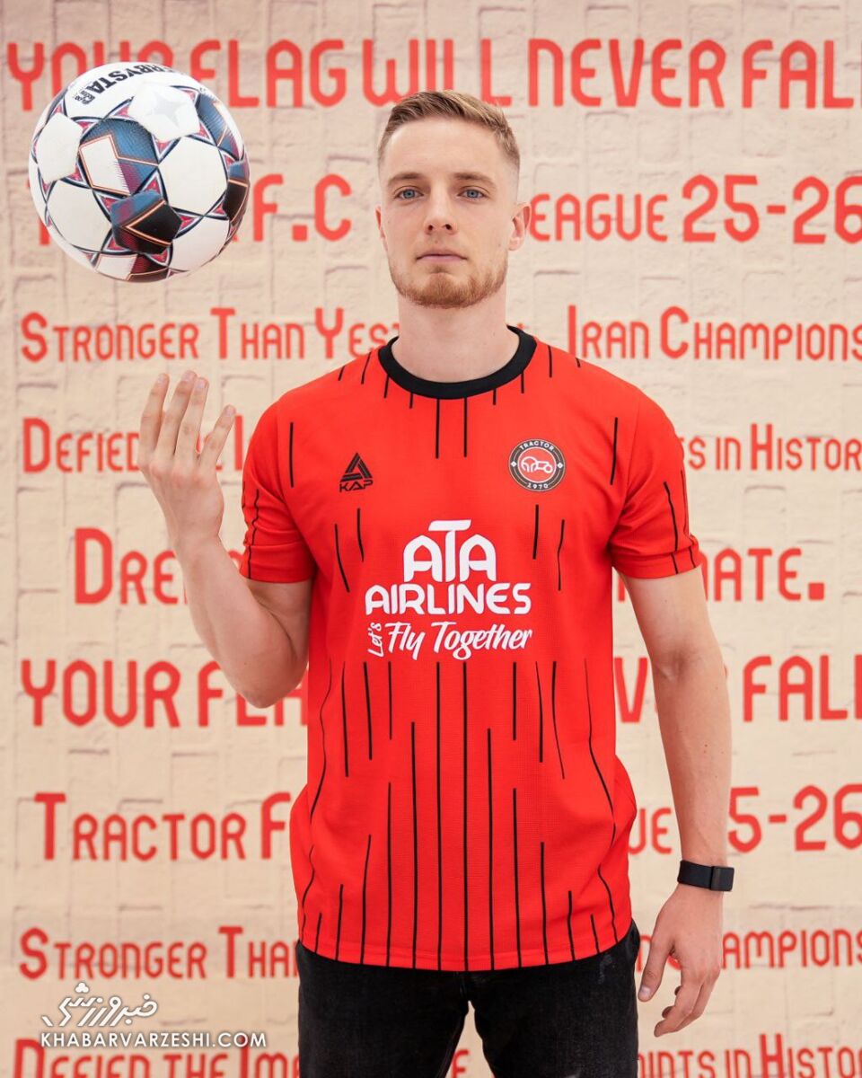 399366 رقیب استقلال رنگ قرمز را به رخ کشید! +عکس