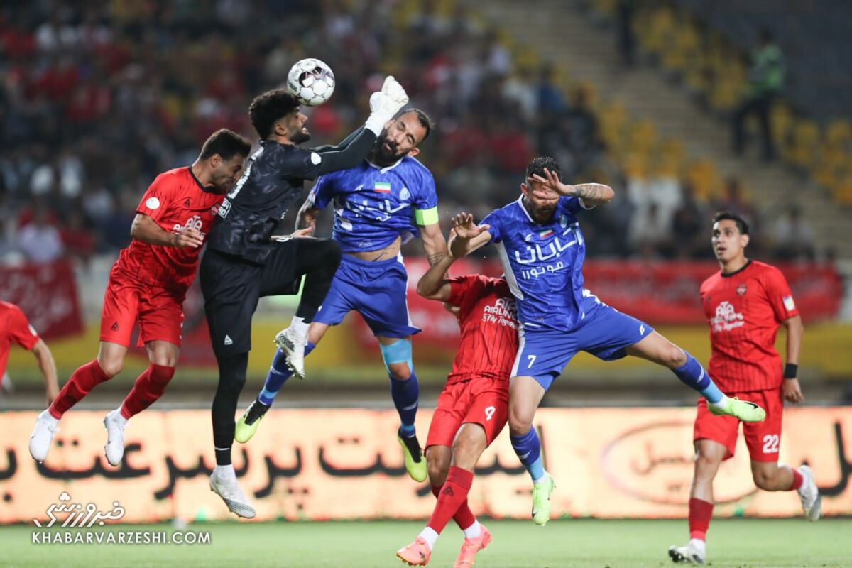 حمله استقلال به بزرگترین نقطه ضعف تراکتور +عکس