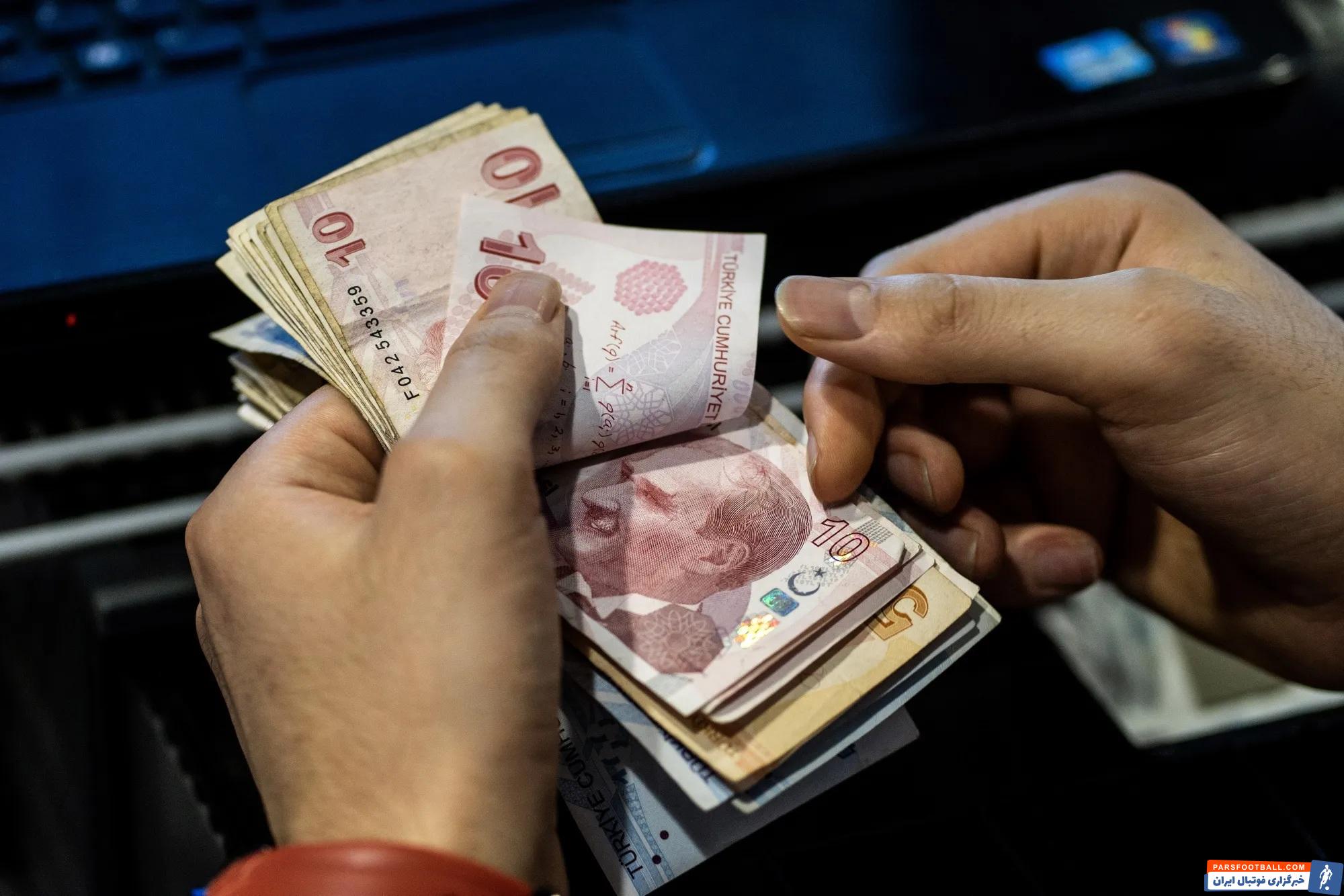 برای سفر به استانبول لیر ببریم یا دلار؟