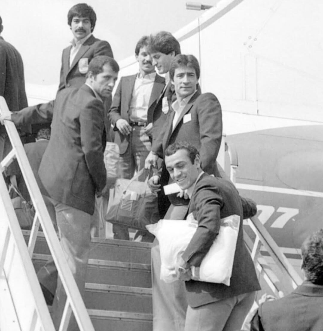 400244 علی پروین و ناصر حجازی در راه سنگاپور! / ستارگان استقلال و پرسپولیس دلار را با چه قیمتی خریدند؟