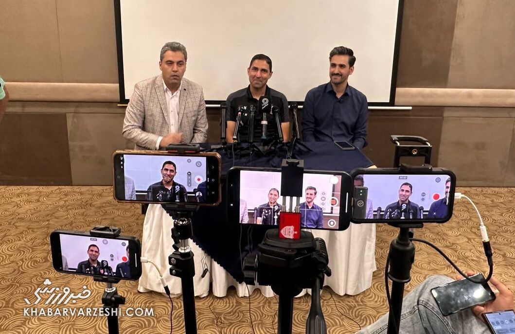 کلاس درس وحید هاشمیان برای مربیان فوتبال ایران