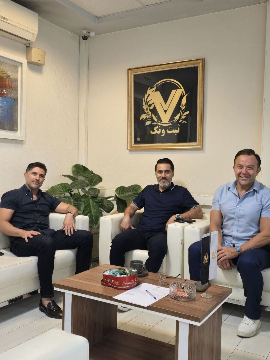 400257 افشین پیروانی در ثبت ونک