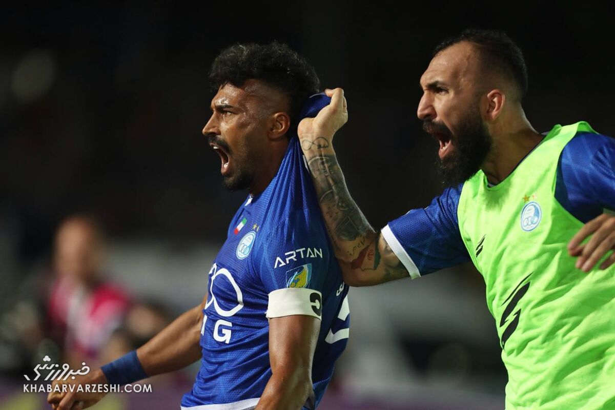 401532-1 شادی گل رامین رضاییان و روزبه چشمی در دیدار استقلال و ذوبآهن