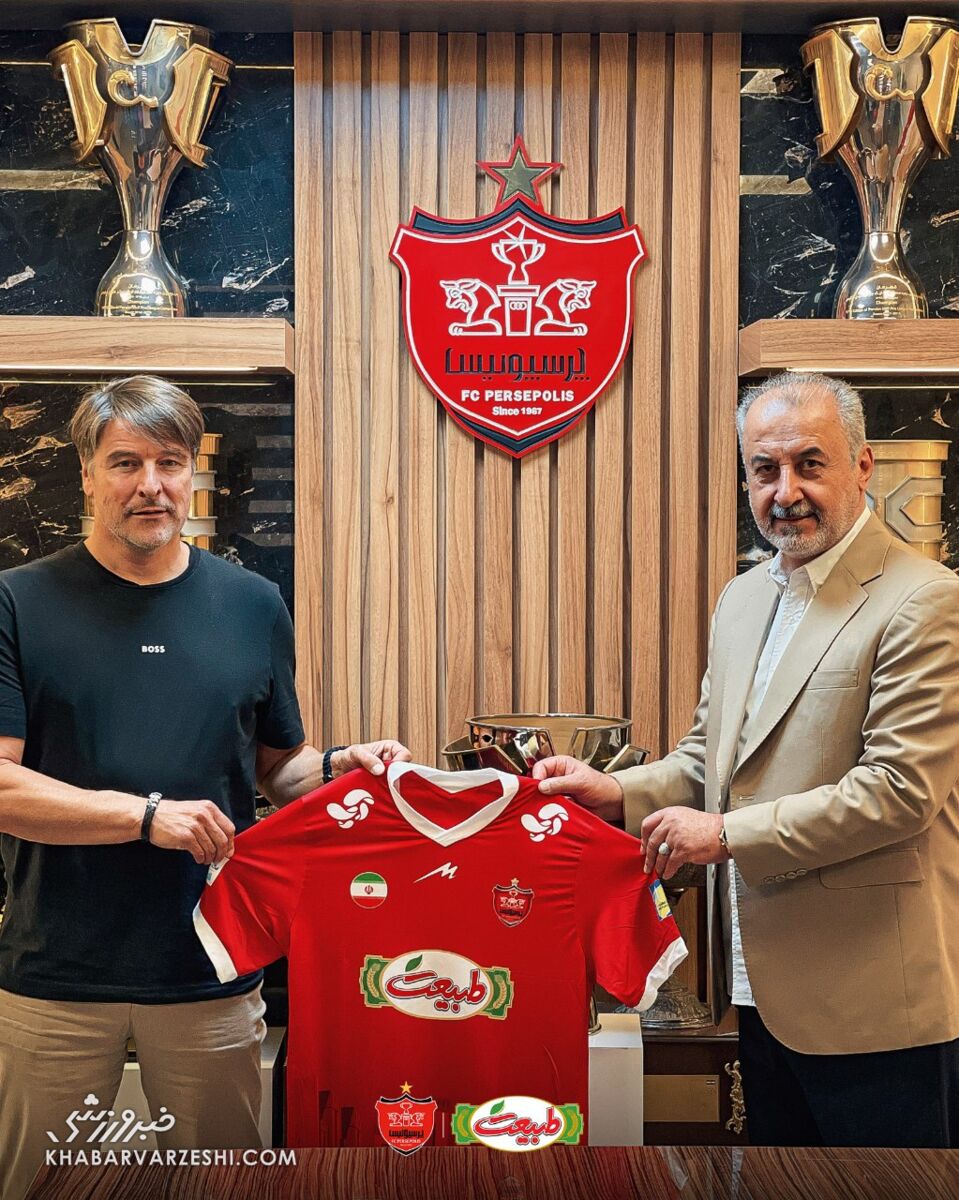 میشائیل اونینگ رسماً به پرسپولیس پیوست/ درویش امضا گرفت؛ ثبت عکس یادگاری با پیراهن پرسپولیس +عکس