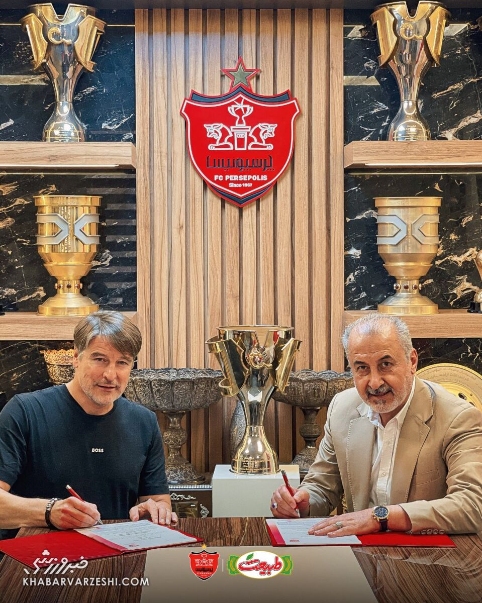 میشائیل اونینگ رسماً به پرسپولیس پیوست/ درویش امضا گرفت؛ ثبت عکس یادگاری با پیراهن پرسپولیس +عکس