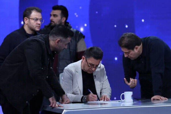 4479802 فوتبال یک «پیاتزا» میخواهد