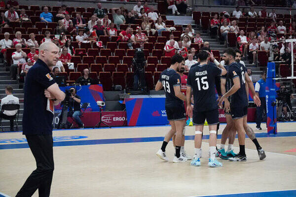 4479804 فوتبال یک «پیاتزا» میخواهد