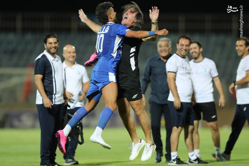 4484811 استقلال به تراکتور درس فوتبال داد/ ساپینتو لب خط بود بیشتر هم میزدیم