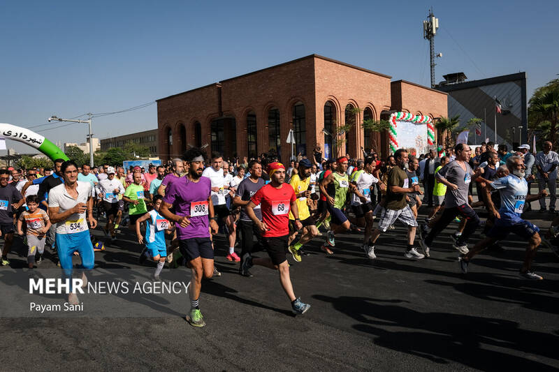 4489176 مسابقه دو خیابانی