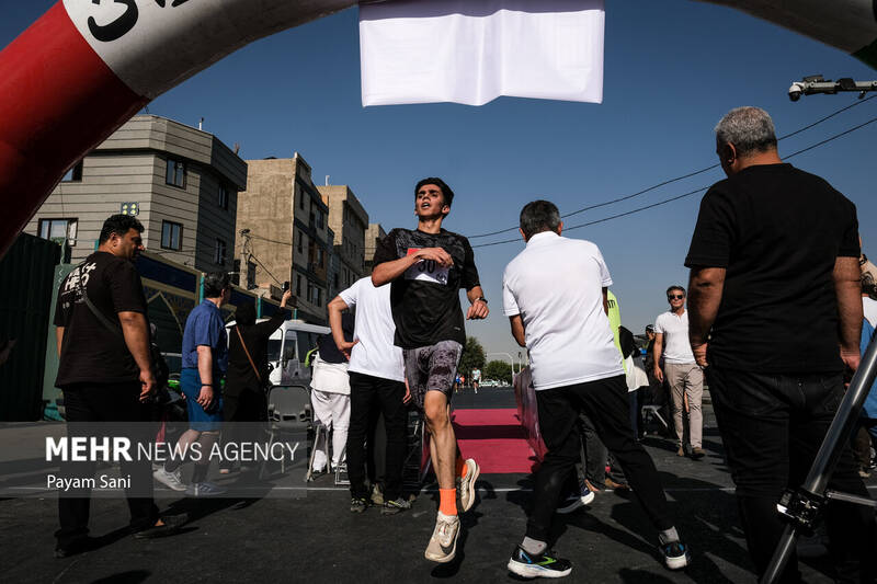 4489188 مسابقه دو خیابانی