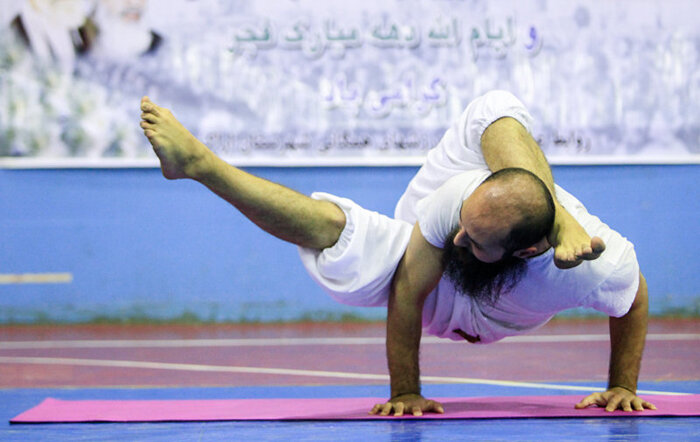 5649223 چرا یوگا را باید ورزشی همگانی دانست؟