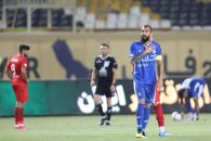 روزبه چشمی کاپیتان استقلال به شکل عجیبی ورزشگاه را ترک کرد