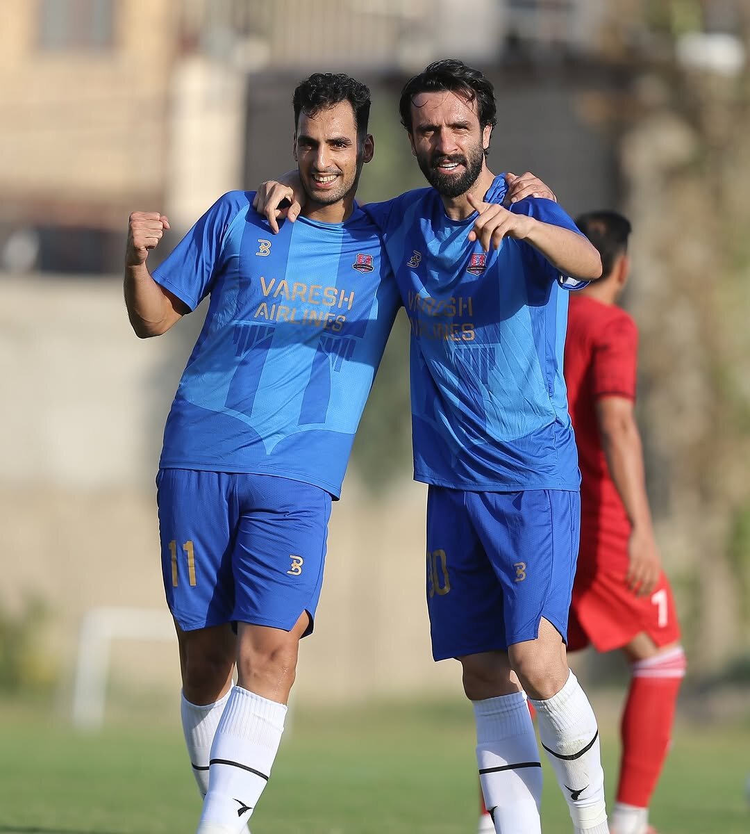 6277160-1 عکس از پل ورسک روی پیراهن نساجی مازندران