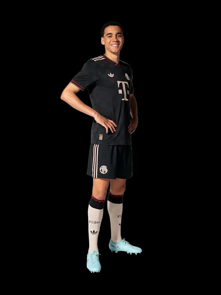 پیراهن سوم بایرن مونیخ برای فصل ۲۶-۲۰۲۵