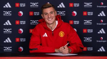 شماره 30 منچستریونایتد برای بنیامین ششکو