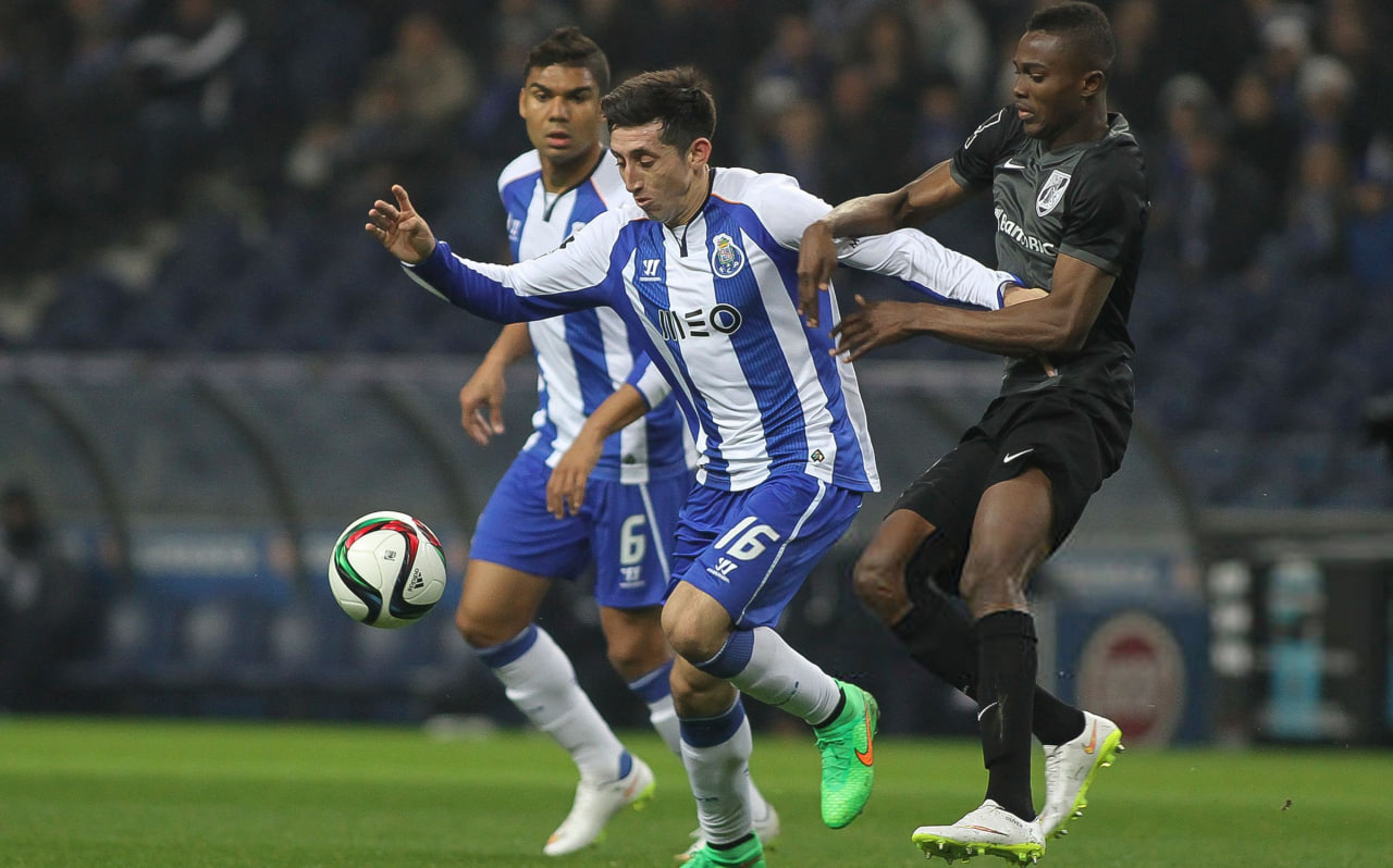 برنارد منسا هافبک هجومی ویتوریا گیمارش و تیم ملی غنا - کاسمیرو هافبک سابق پورتو و رئال مادرید