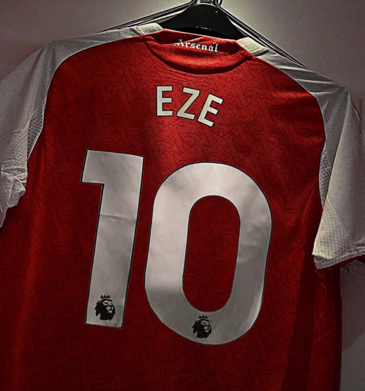 ابرچی ازه پیراهن شماره 10