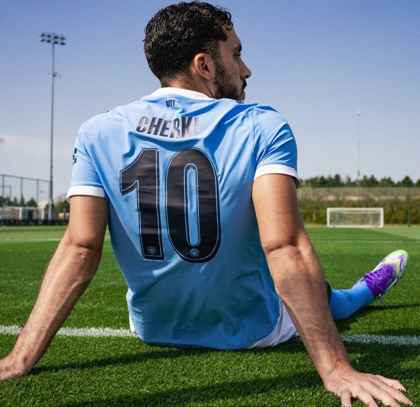 رایان شرکی مهاجم فرانسوی در زمین - منچسترسیتی