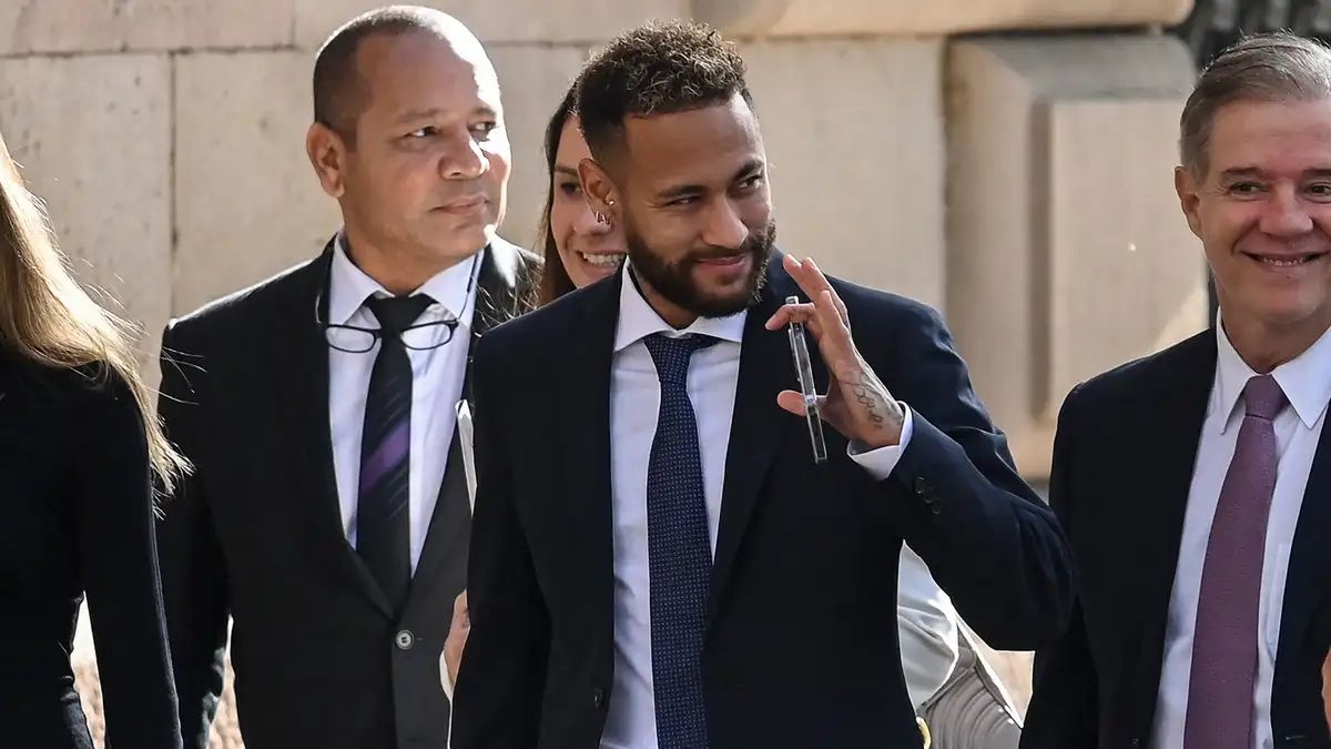 img_20250804_125439_486 نیمار؛ یک ستارهی پرحاشیه