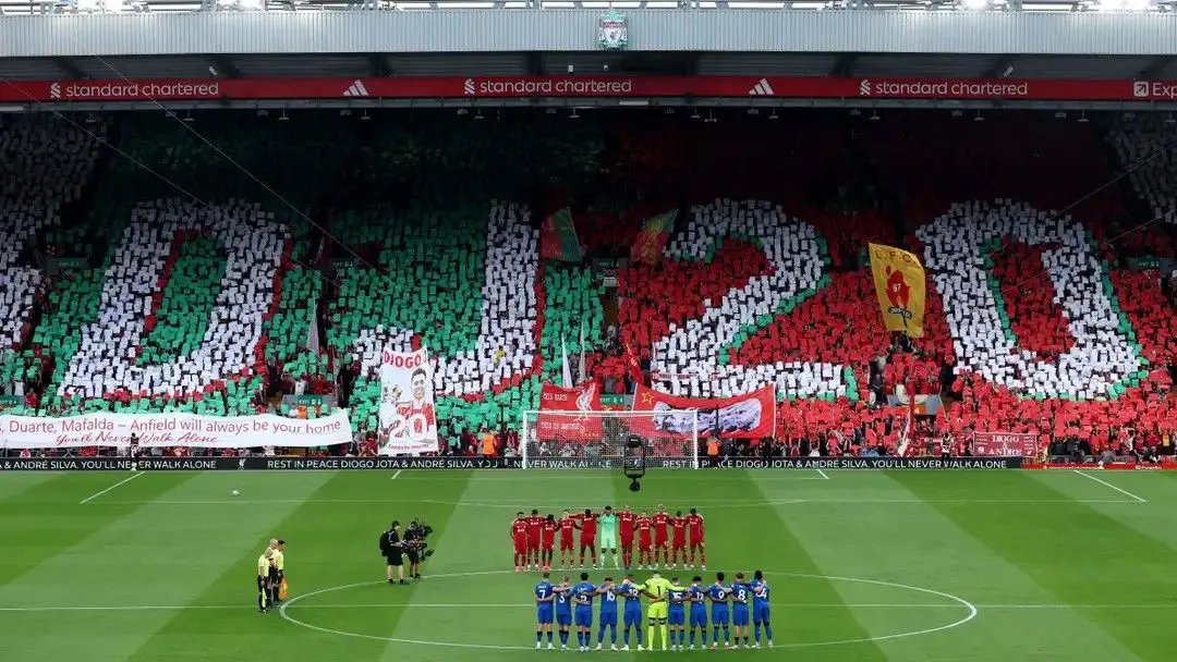 اتحاد آنفیلد در یادبود ژوتا: تشویق ایستاده در دقیقه ۲۰